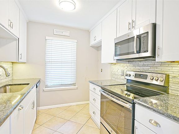 4th image of 401 Woodson Cir