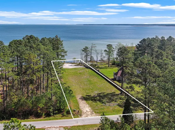 107 Cedarwood Drive, Havelock, NC 28532