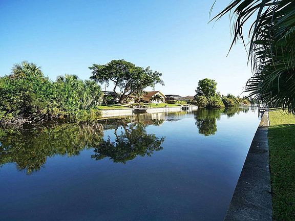 2nd image of 1725 SE 2nd St