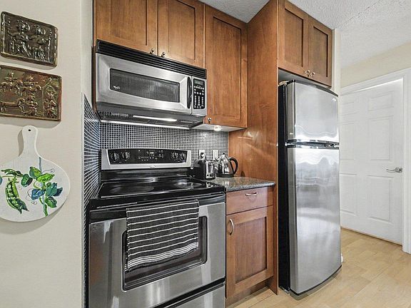5th image of 1508 Mariner Walk #508