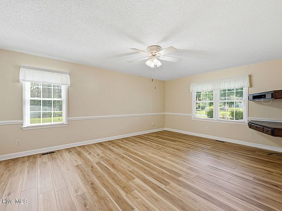 3rd image of 4800 Meadow Court Drive