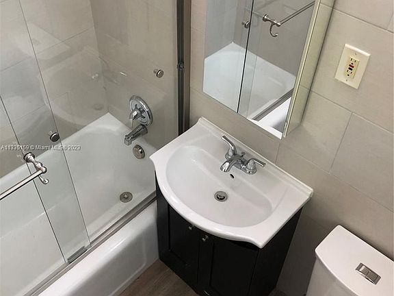 4th image of 115 NE 14th Ave APT 4