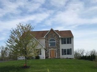 300 Pleasant View Dr, Douglassville, PA 19518