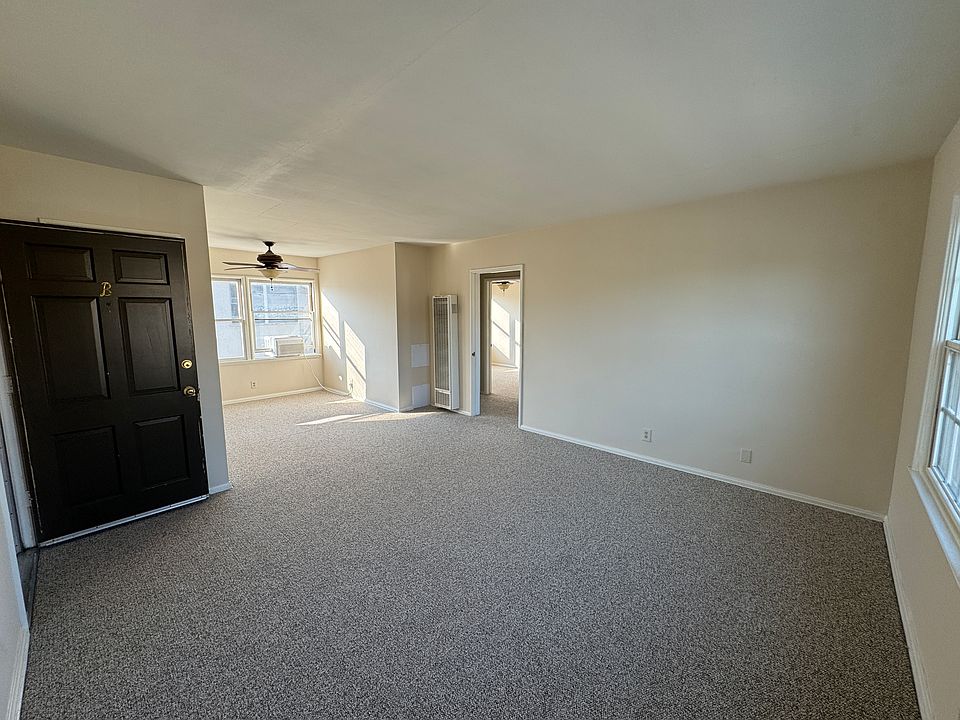 Living Room with brand new carpet and paint