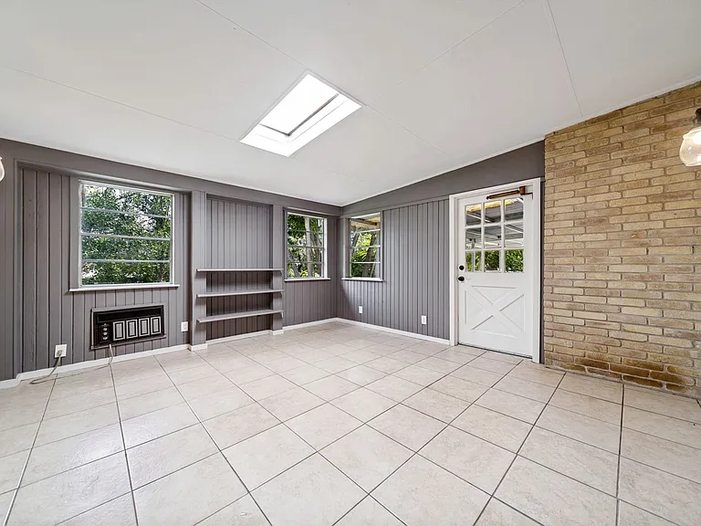 313 Sagecrest Dr — Photo 20