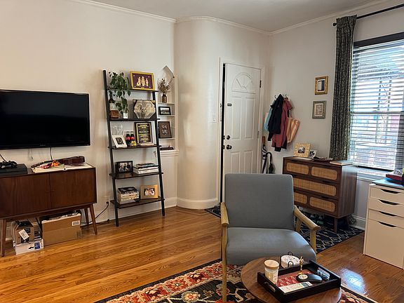 3rd image of 2027 26th St #1