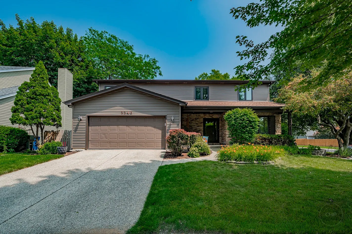 2246 Gleneagles Dr photo 1