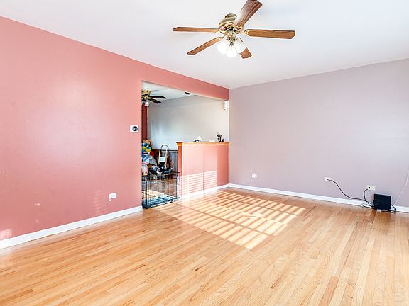4th image of 1S269 Ingersoll Ln #269
