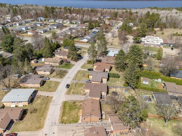 76 Frontenac Cres, Deep River, ON K0J 1P0