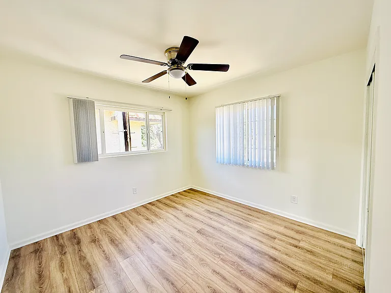 7045 Whitsett Ave #3 — Photo 15