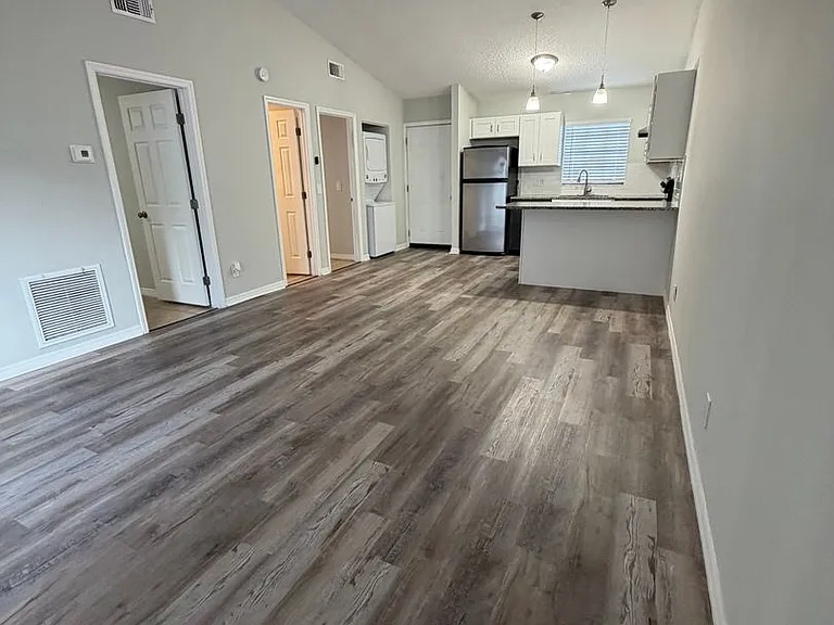 501 Saint Michaels Way — Photo 20