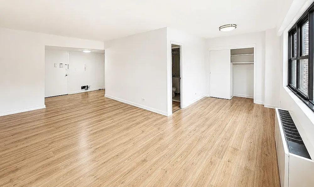305 East 86th Street — Photo 2