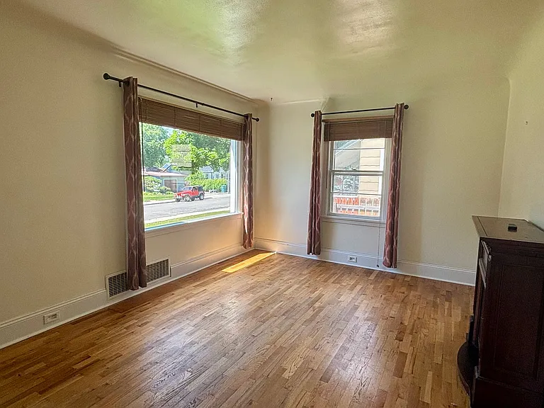 1105 Harvard Ave — Photo 4