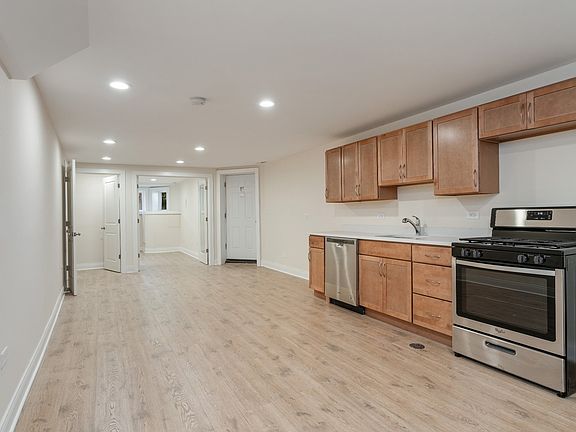 4th image of 6335 N Wayne Ave #G