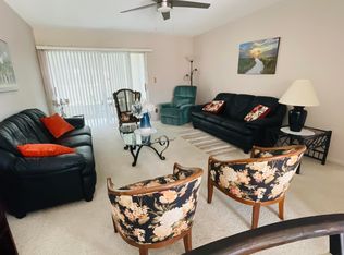 19 Golfs Edge, West Palm Beach, FL 33417
