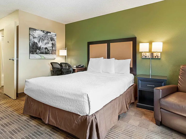 Studio Suite - 1 Queen Bed