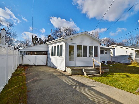 3rd image of 725 Tamarac Dr