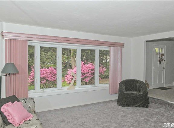 4th image of 31 Hickory St