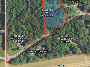 E1746 Garfield Ln, Waupaca, WI 54981