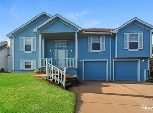 1014 Black Oak Dr, Liberty, MO 64068