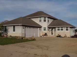 1046 Summerhill Dr, Janesville, WI 53546