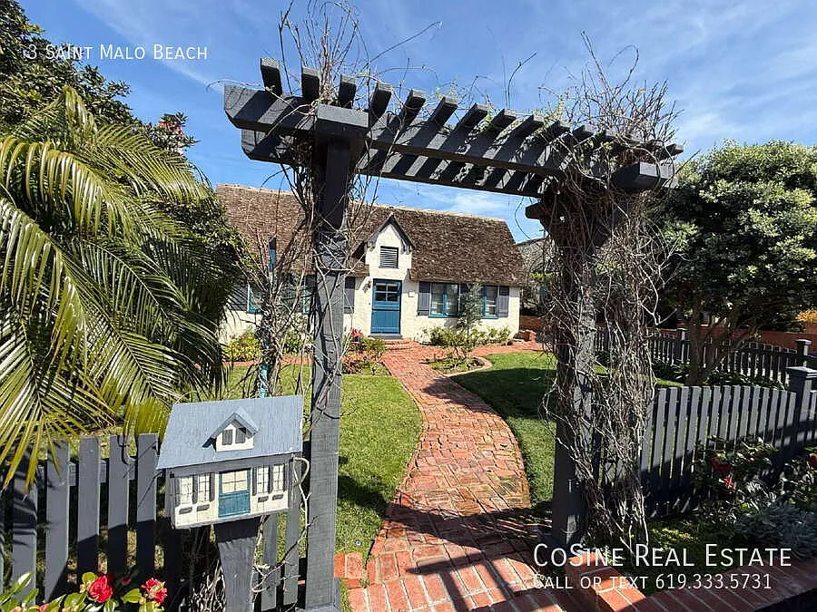 Coastal Elegance: Spacious 4BR/4BA Retreat in the gated Saint Malo community — Photo 2