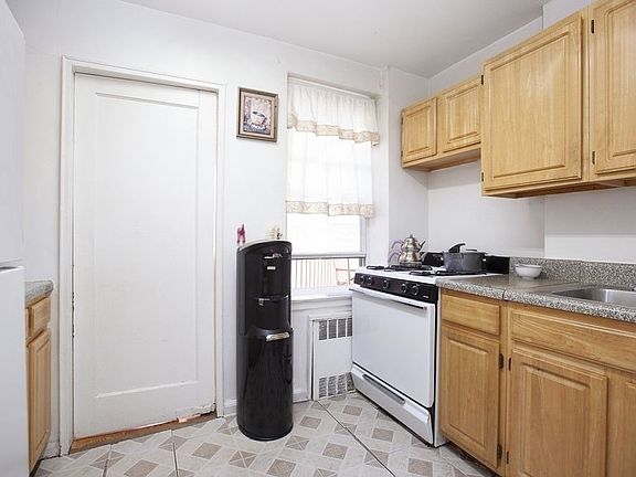 3rd image of 6638 Yellowstone Blvd #5A