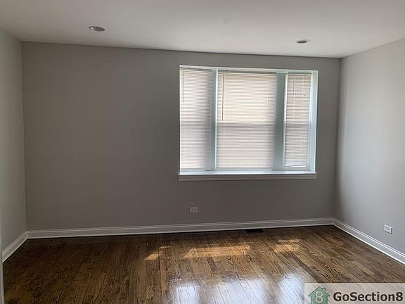 3rd image of 126 E Garfield Blvd #3