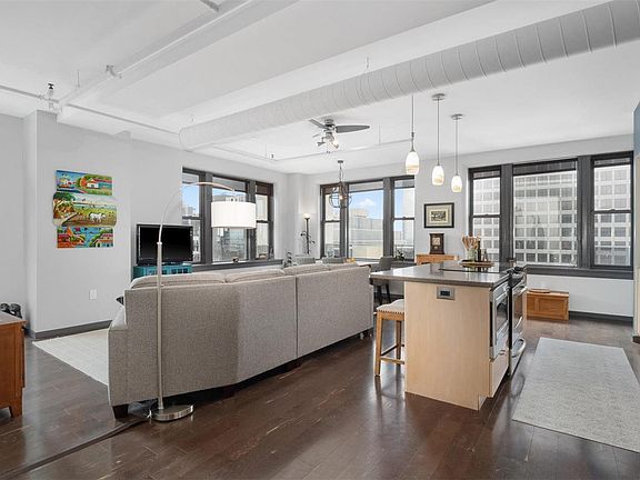 5th image of 915 Olive St APT 1511