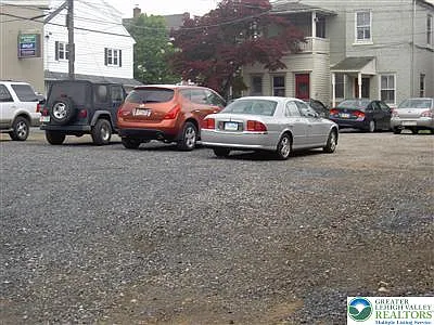 110 E Raspberry St — Photo 18