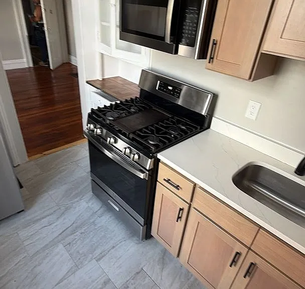 6 Elm St — Photo 1
