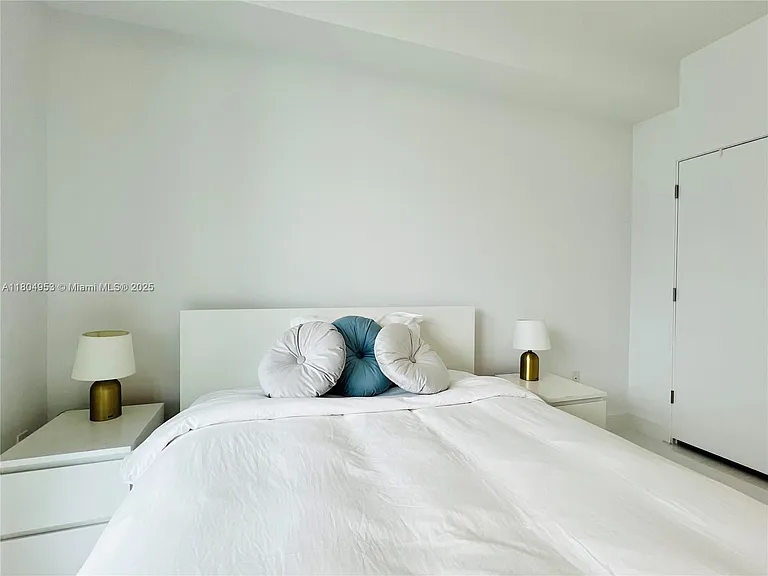 79 SW 12th St #1510 — Photo 16
