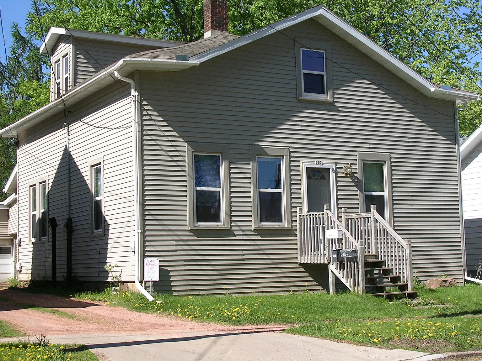 3 bed, 1470 sqft, $1,195 — Photo 1