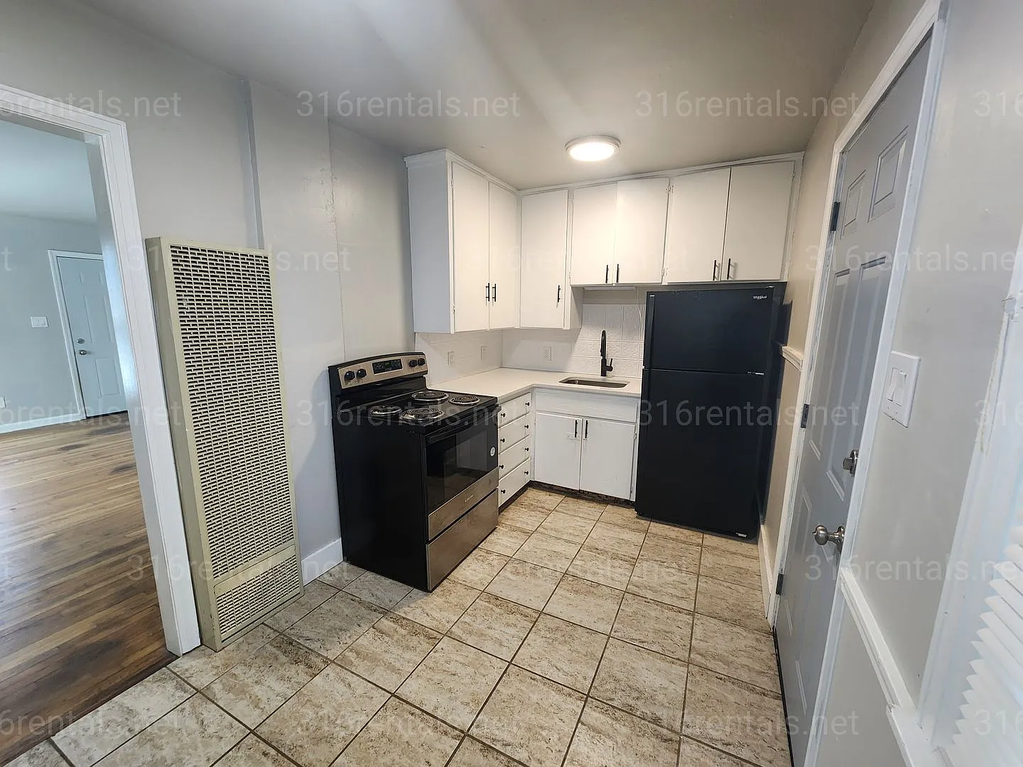 $695 - 1 bed 1 bath - Duplex — Photo 1