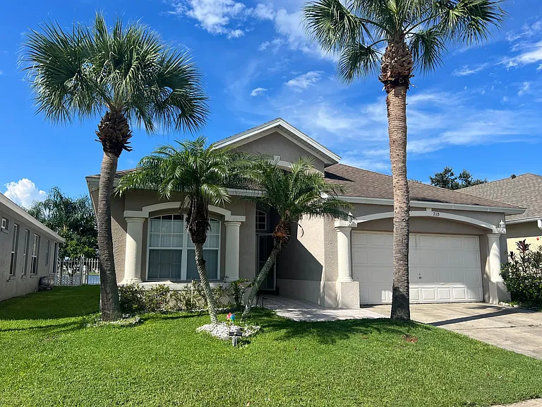 710 Lake Biscayne Way — Photo 1