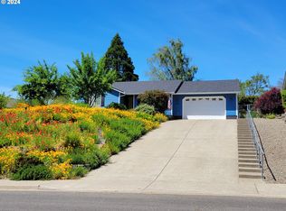 570 SE Parkway Dr, Winston, OR 97496