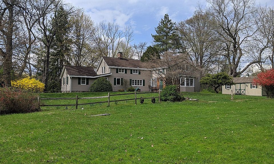 1st image of 75 Old Minisink Trl