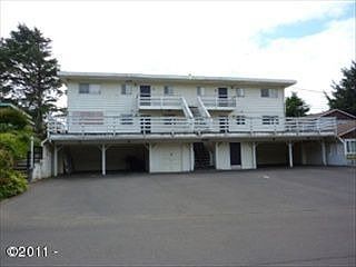 1st image of 635 SE Jetty Ave