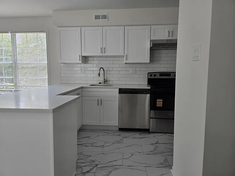 593 S Dove Rd #B — Photo 5