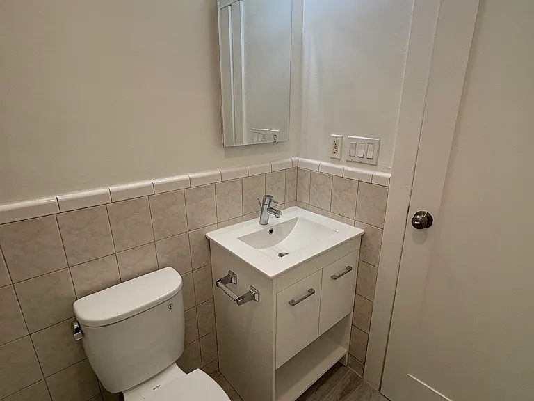 1053 Oak St #201 — Photo 8