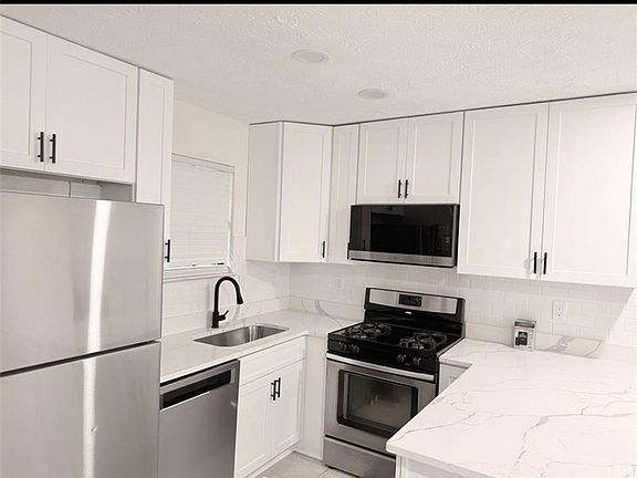 5th image of 5891 Sheldon Ct