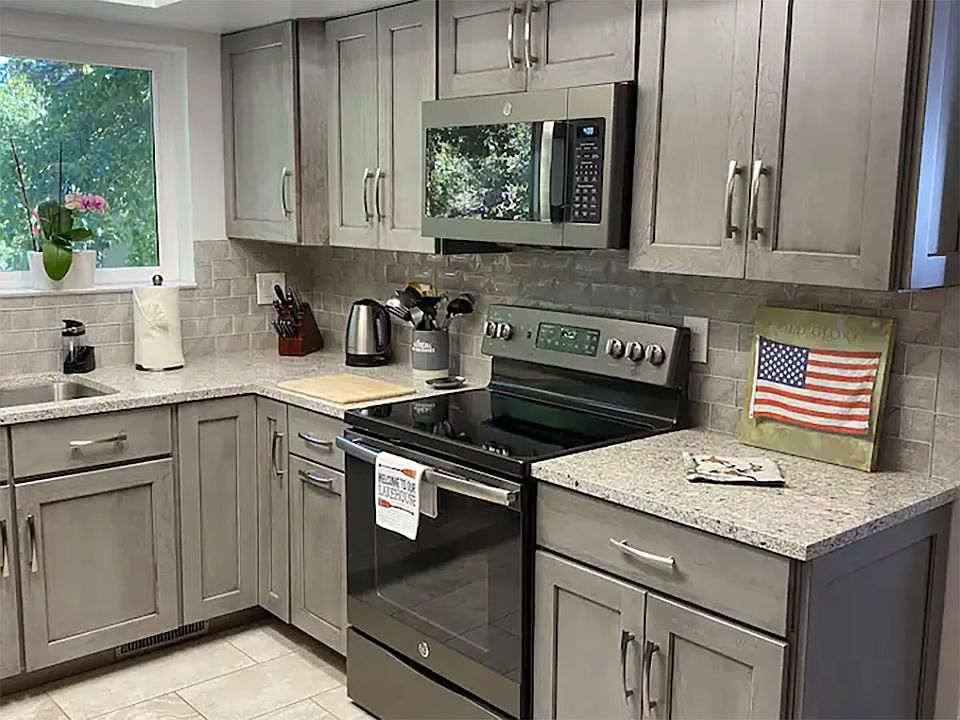 Fully Remodeled Kitchen
