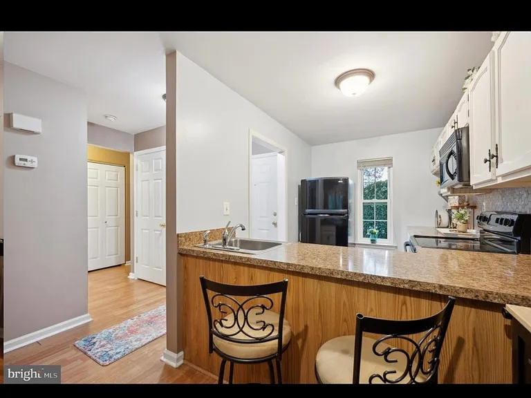 338 Cashel Ct — Photo 3