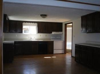 3rd image of 557 W McHenry St