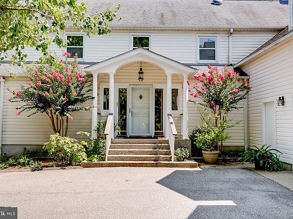 5th image of 1807 Meadow Ln