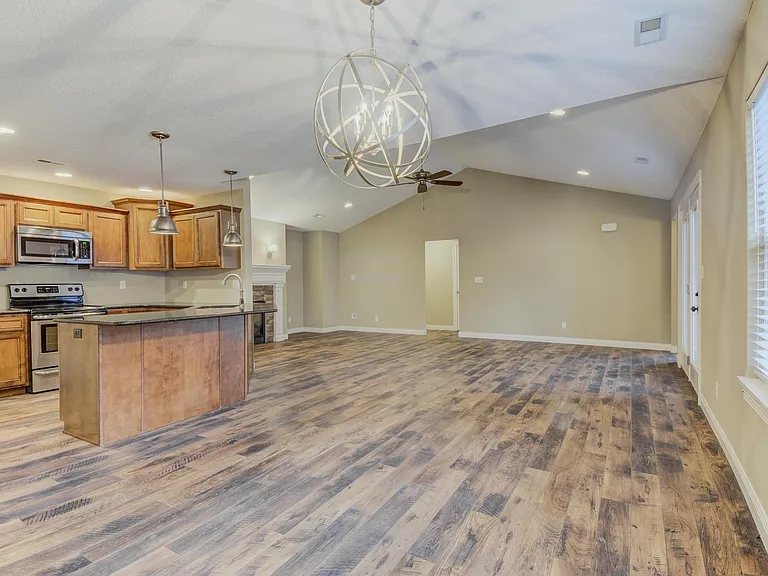 108 Corcoran Dr — Photo 7