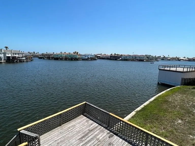 13913 Dasmarinas Dr — Photo 36