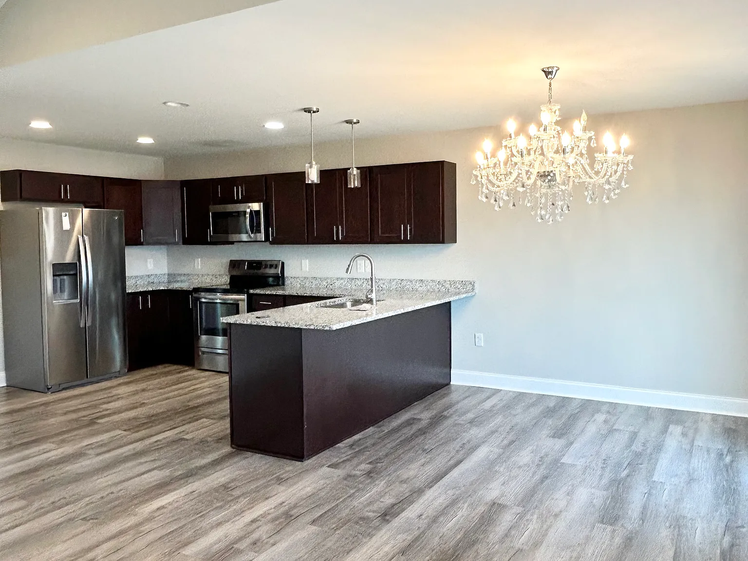 3 bed, 1298 sqft, $1,595 — Photo 3