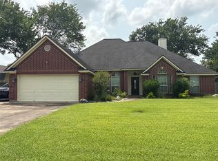 308 Williamsburg Ave, Clute, TX 77531