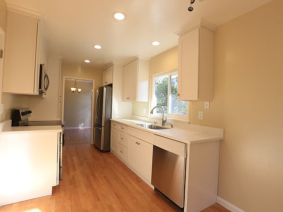 4th image of 15062 Cooper Ave